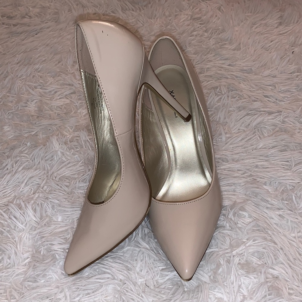 Nude pointed toe heels